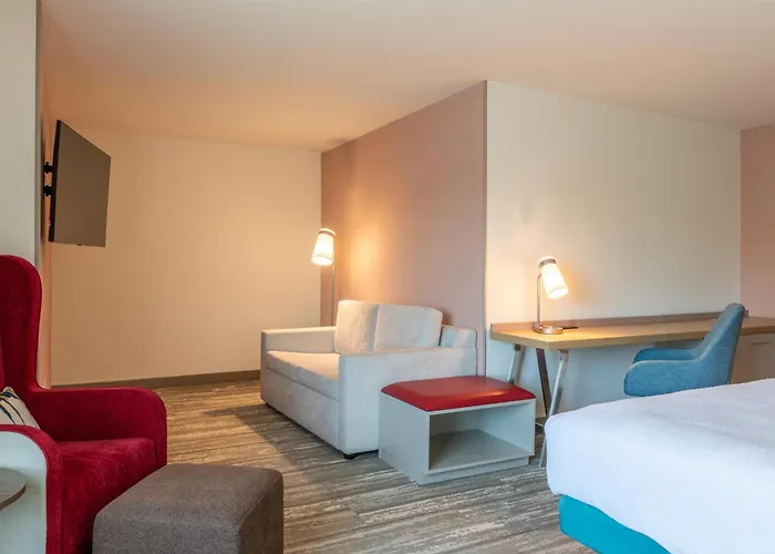 Hotels with tennis Hilton Garden Inn Portland Airport