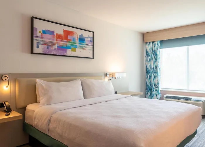 Hotels with tennis Hilton Garden Inn Portland Airport